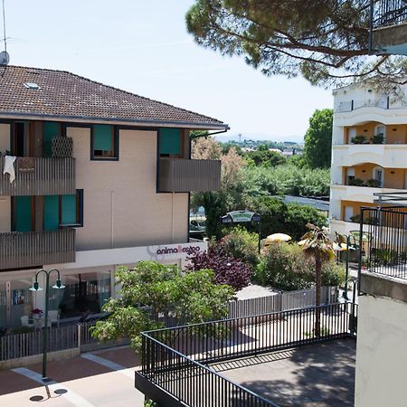 Hotel Leon D'Oro Cattolica Esterno foto