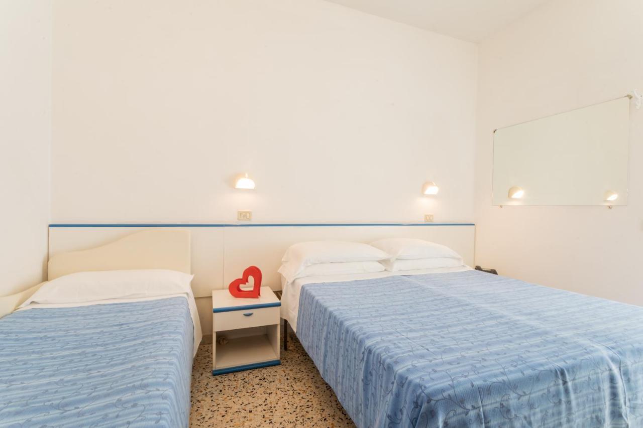 Hotel Leon D'Oro Cattolica Esterno foto