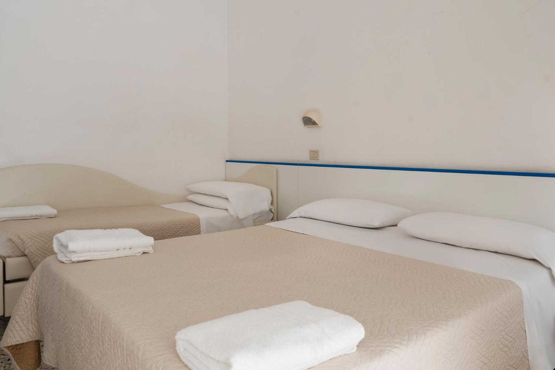 Hotel Leon D'Oro Cattolica Esterno foto