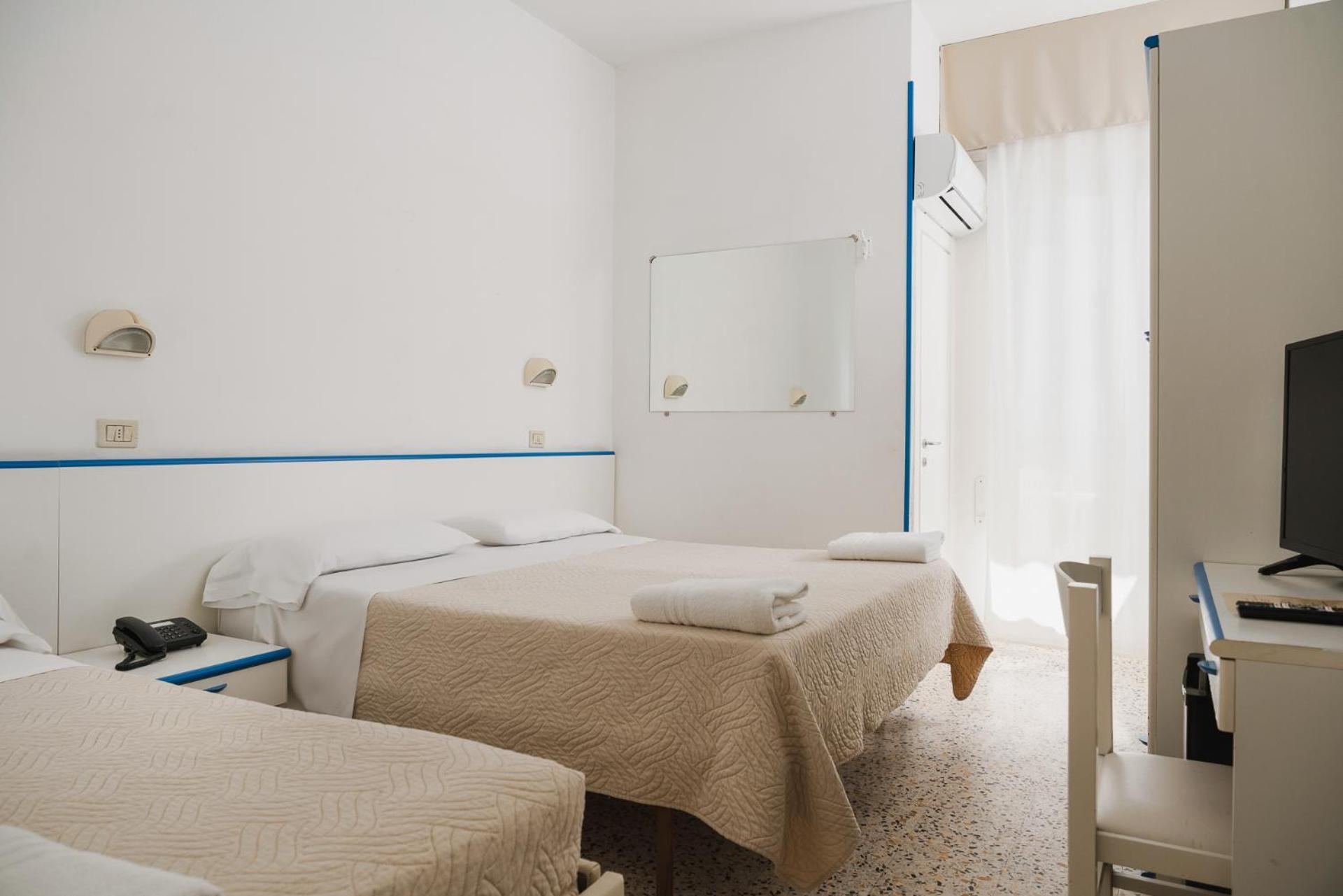 Hotel Leon D'Oro Cattolica Esterno foto