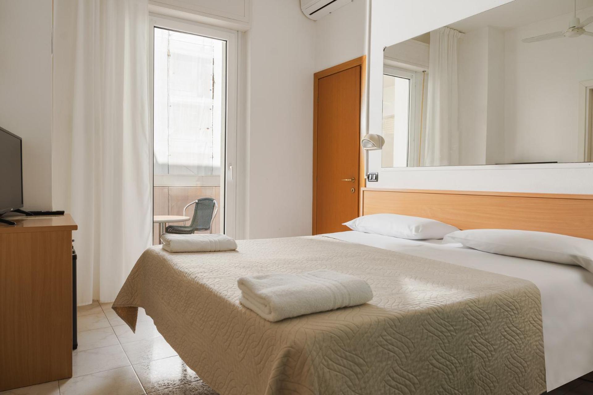 Hotel Leon D'Oro Cattolica Esterno foto