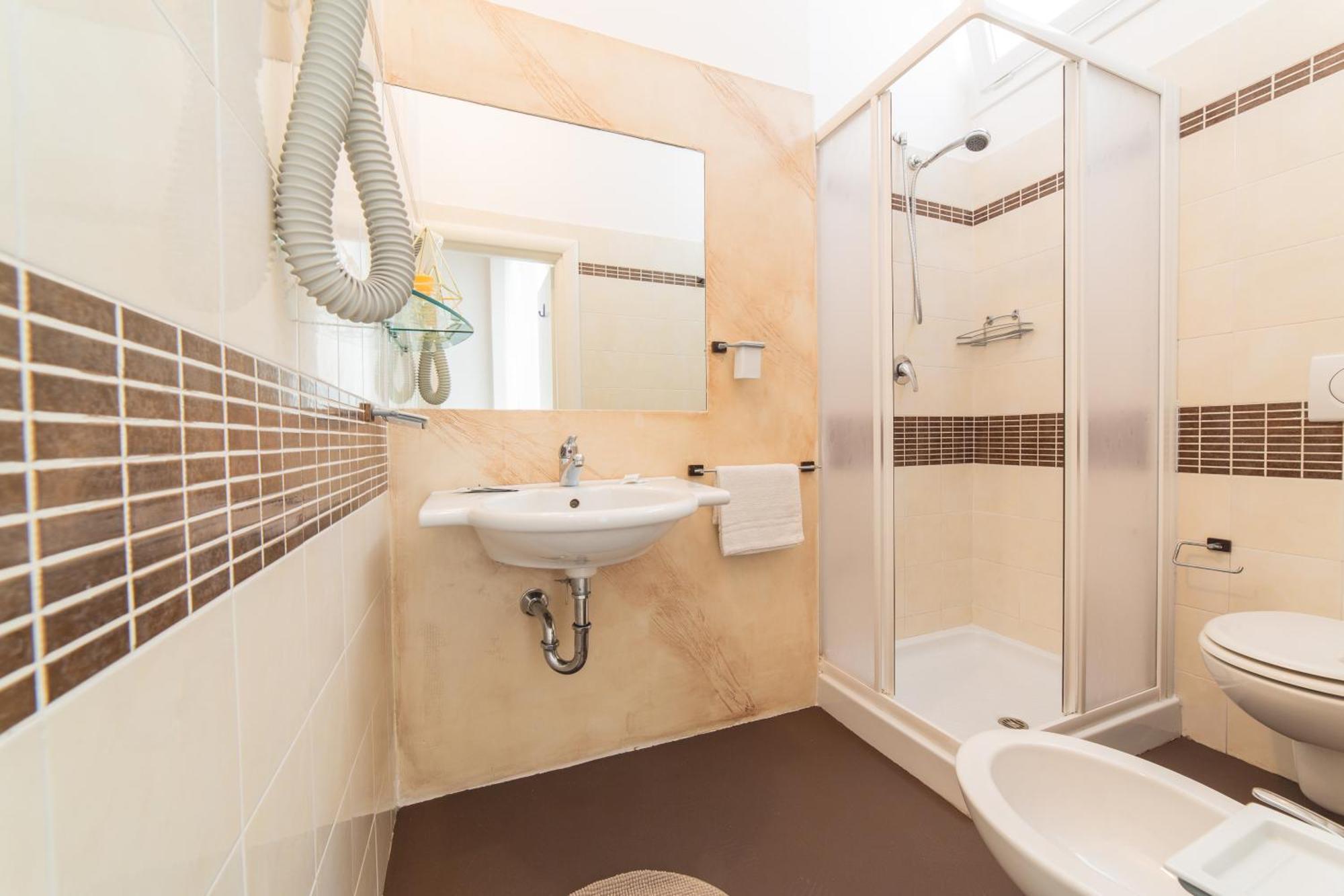 Hotel Leon D'Oro Cattolica Esterno foto