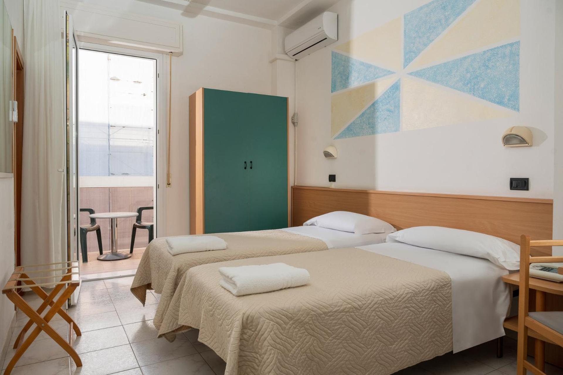 Hotel Leon D'Oro Cattolica Esterno foto