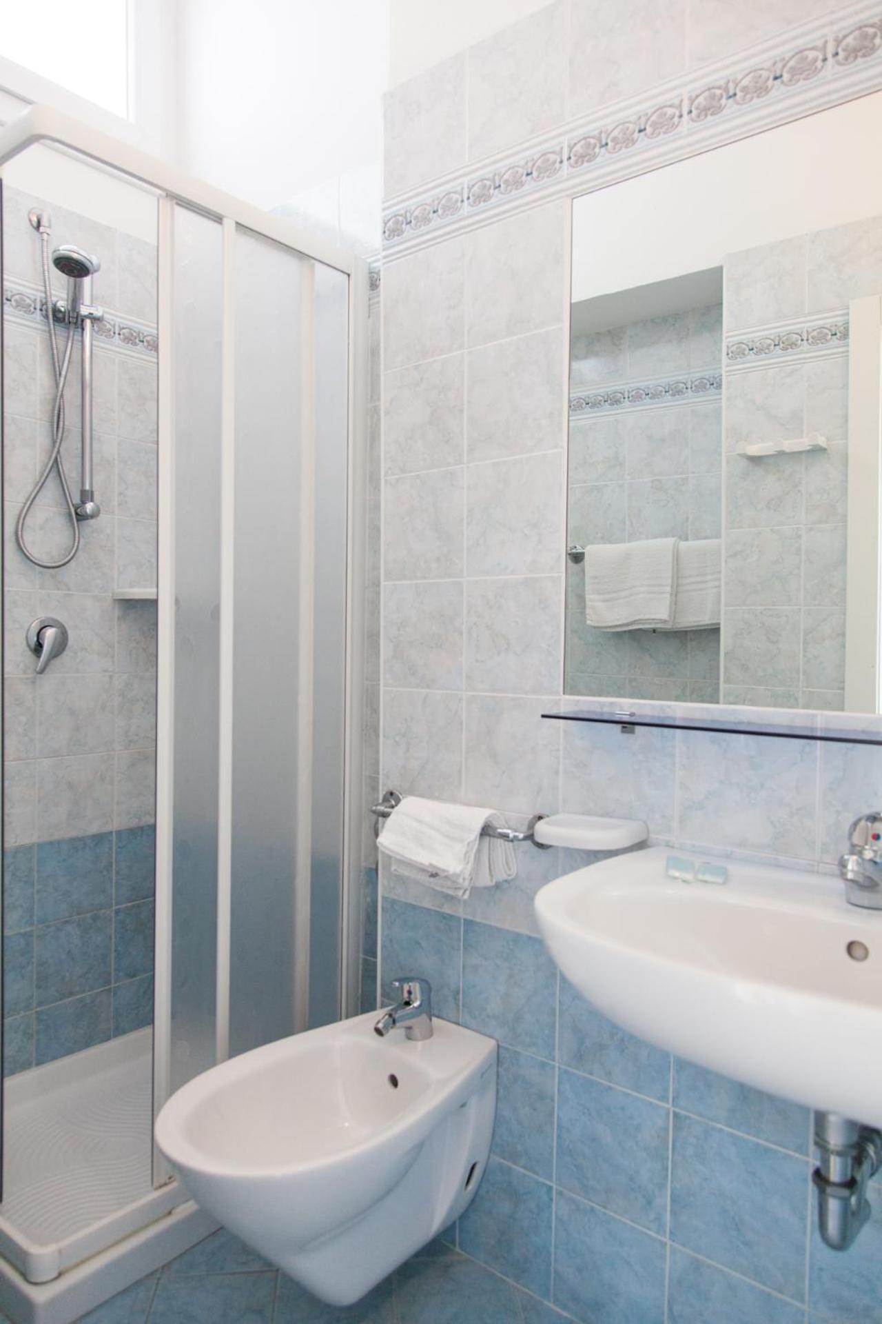 Hotel Leon D'Oro Cattolica Esterno foto