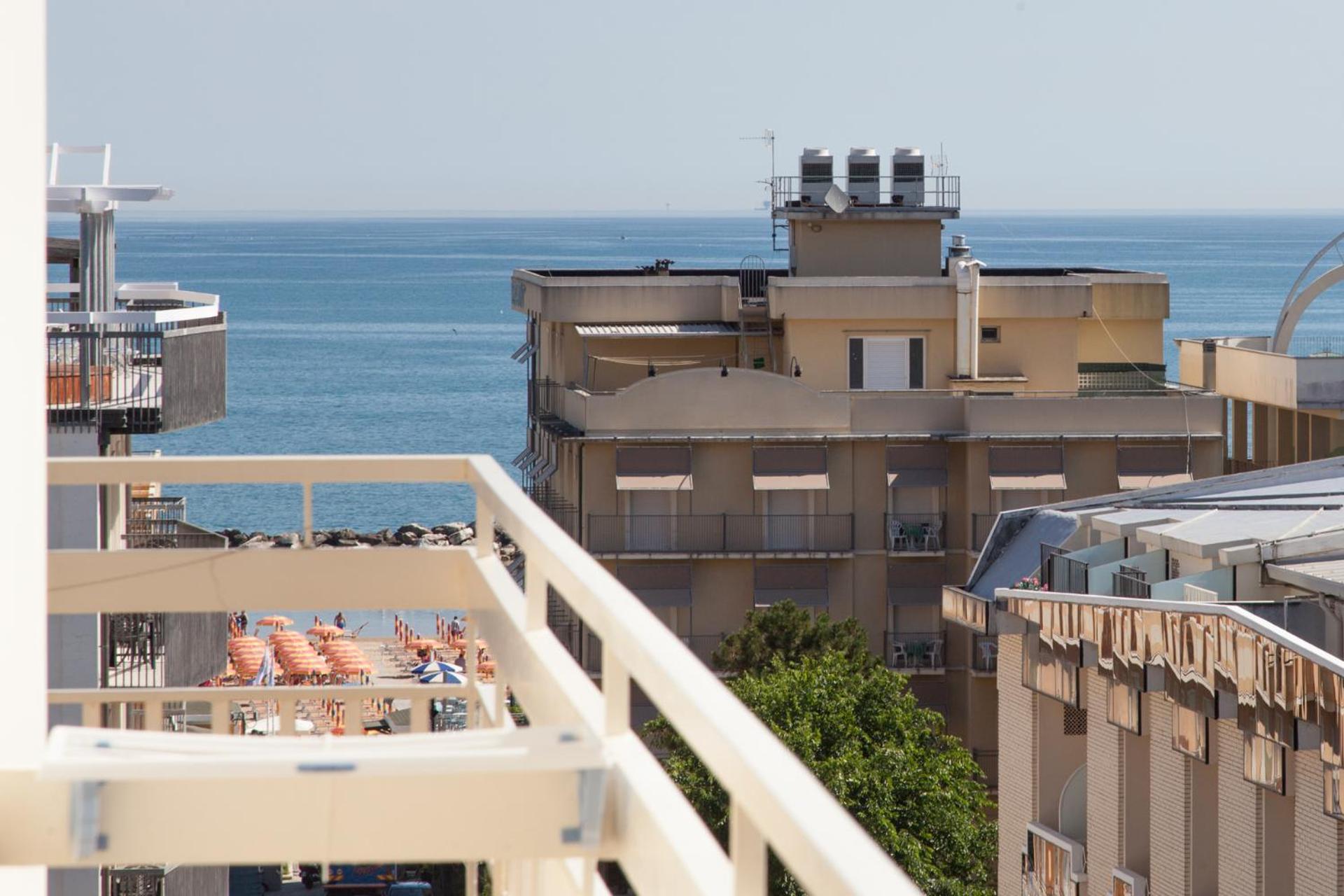 Hotel Leon D'Oro Cattolica Esterno foto