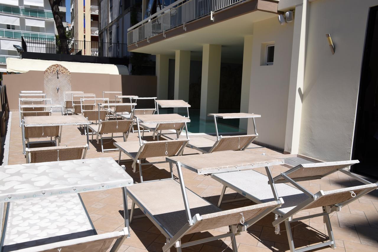 Hotel Leon D'Oro Cattolica Esterno foto