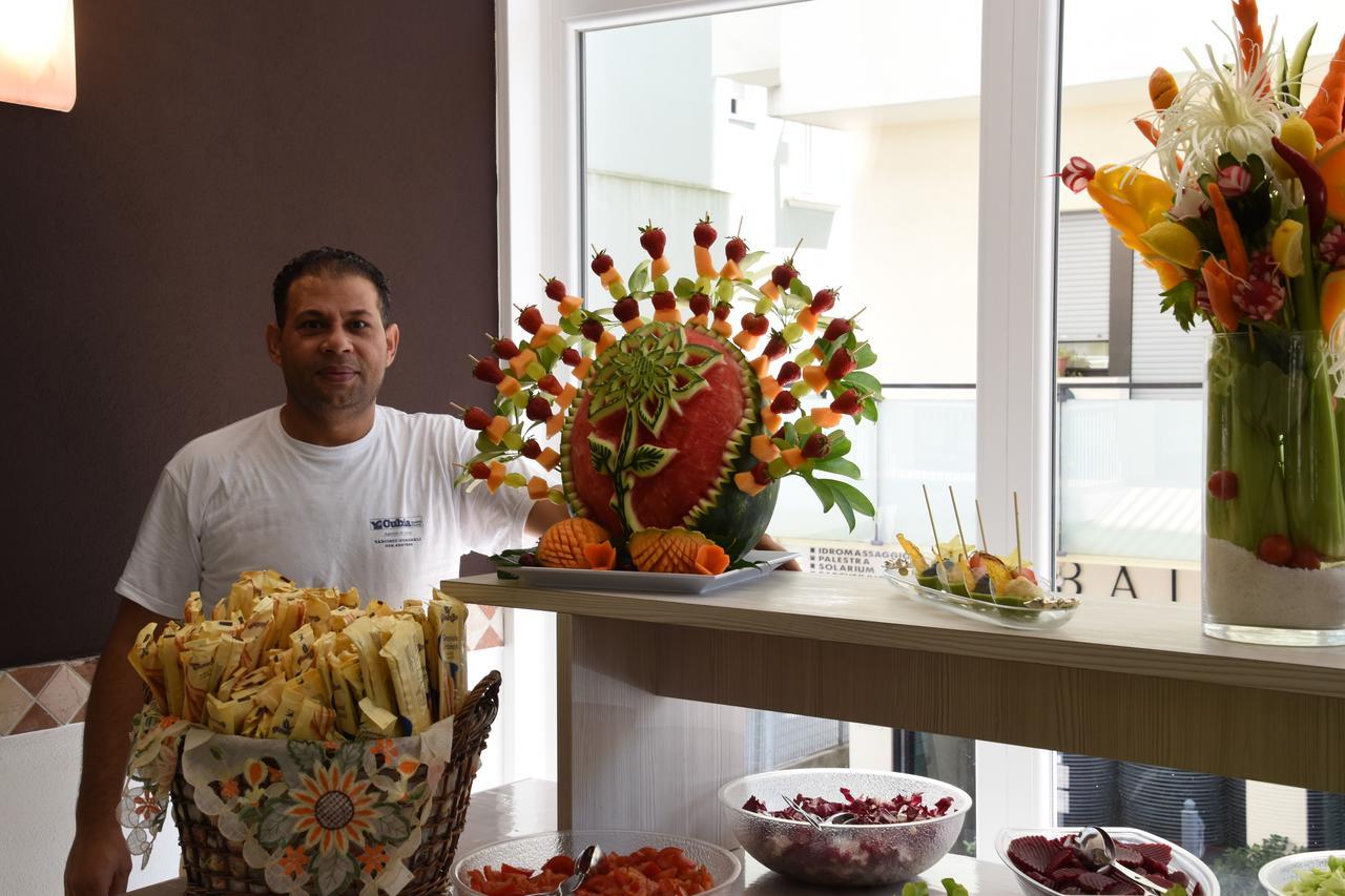 Hotel Leon D'Oro Cattolica Esterno foto
