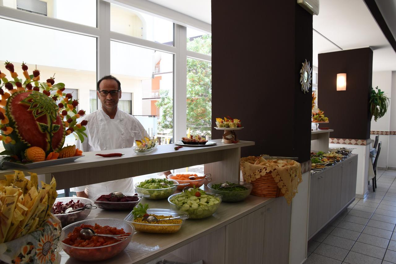 Hotel Leon D'Oro Cattolica Esterno foto