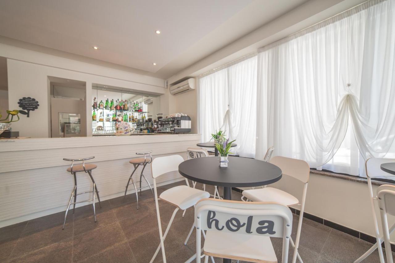 Hotel Leon D'Oro Cattolica Esterno foto