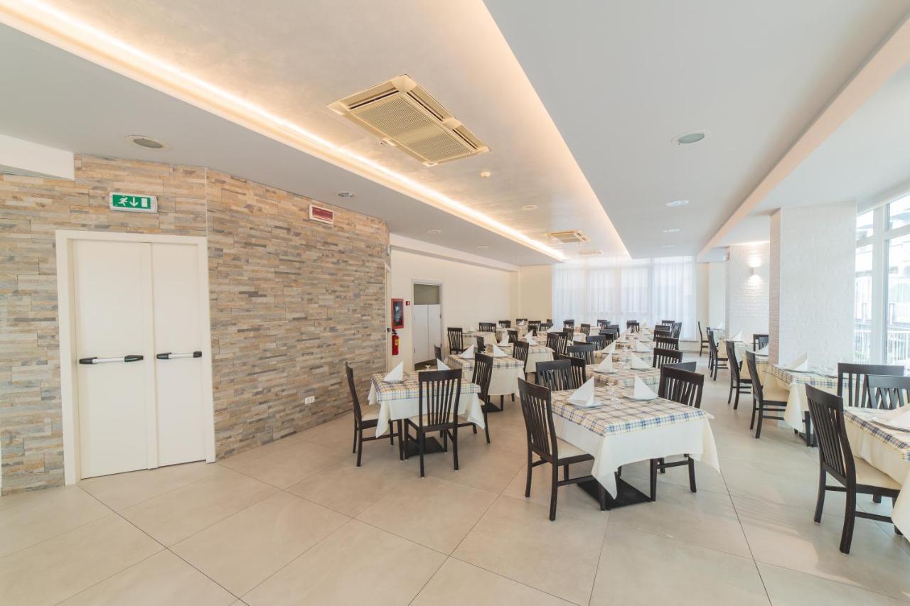 Hotel Leon D'Oro Cattolica Esterno foto